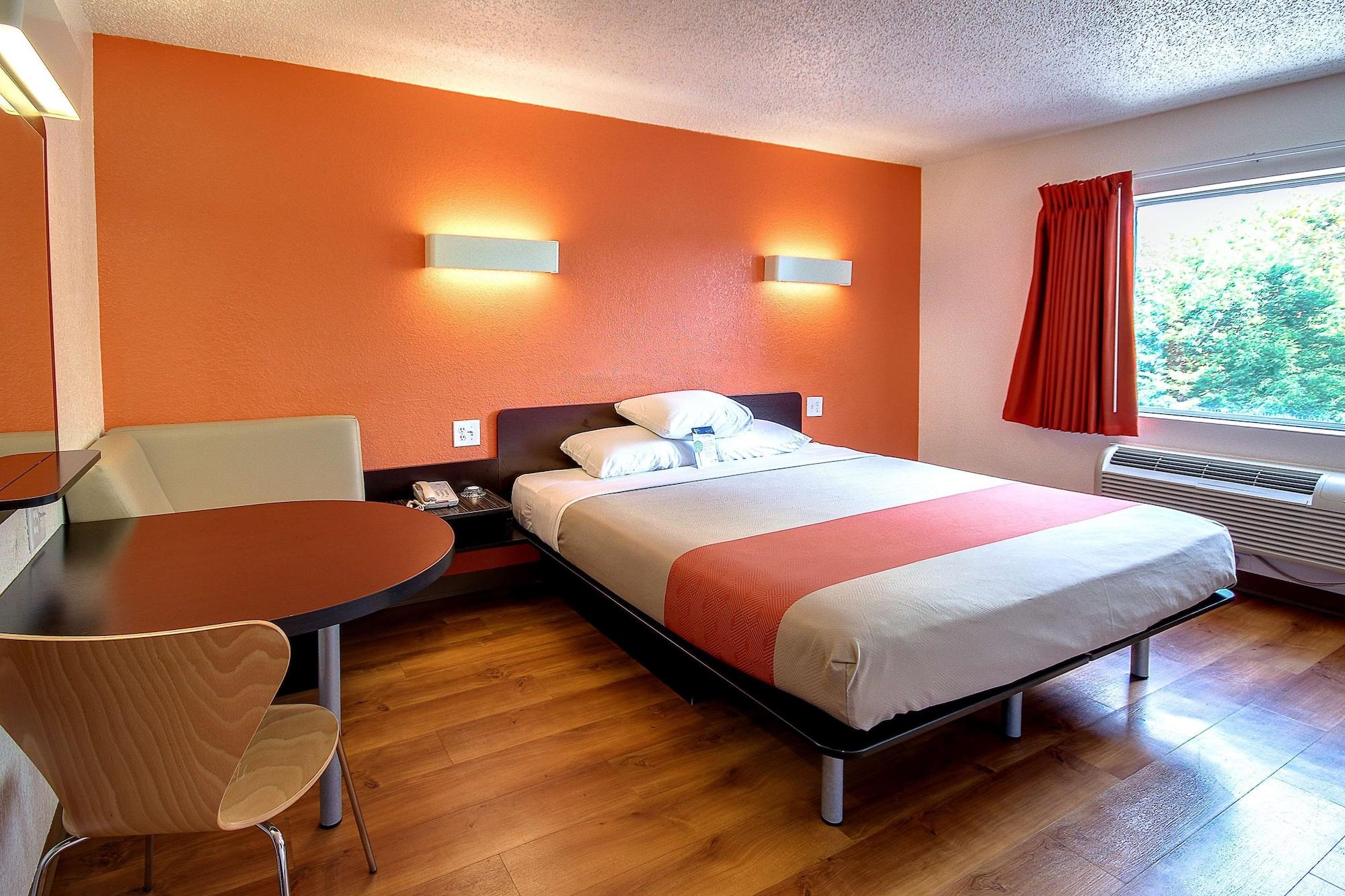 6 Pa Hotel 4*