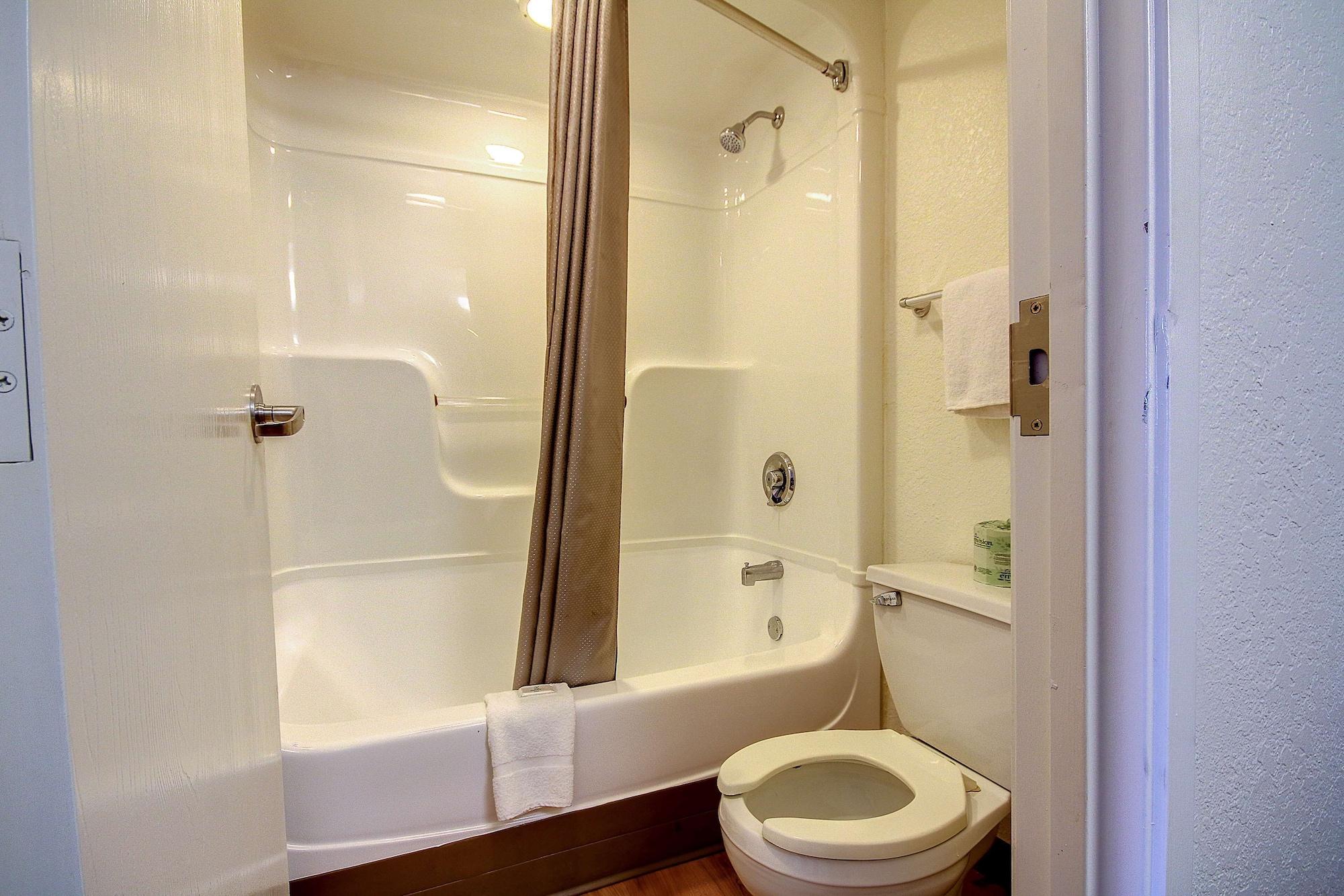 Hotel 6 Pa 4*