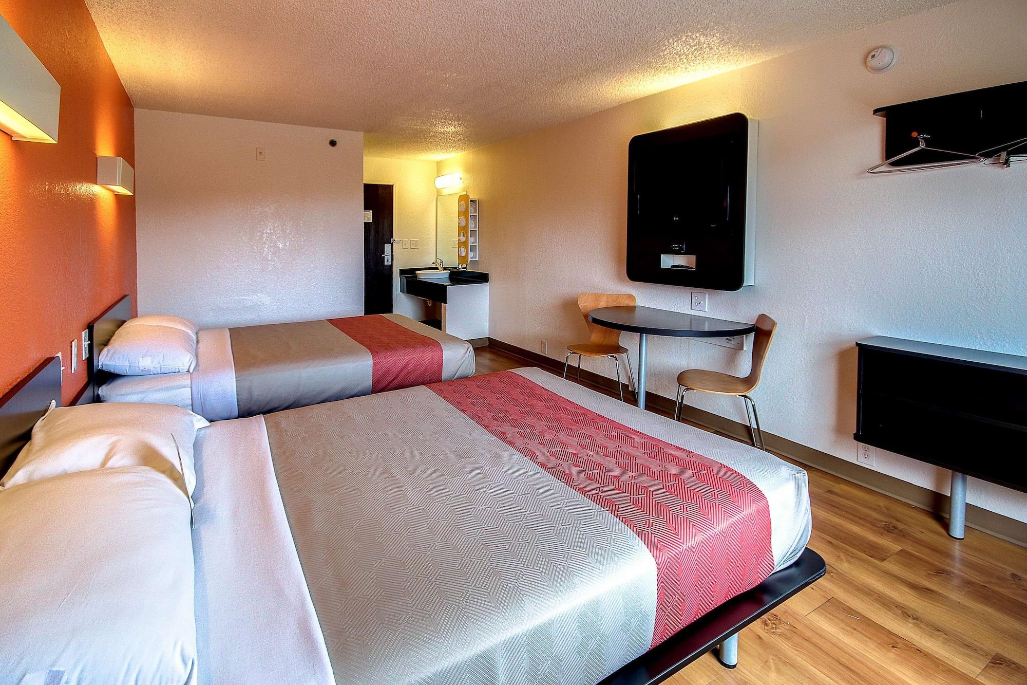 6 Pa Hotel
