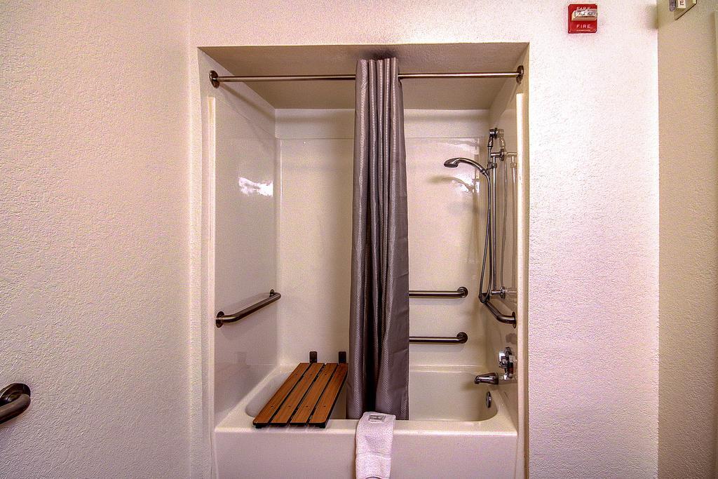 Hotel 6 Pa 2*